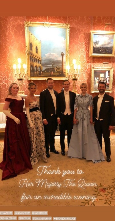 PÅ BESØK: Tiffany Trump, Lara Trump, Eric Trump, Jared Kushner, Ivanka Trump og Donald Trump jr. var alle til stede på Buckingham Palace under banketten. Foto: Tiffany Trump / Instagram PÅ BESØK: Tiffany Trump, Lara Trump, Eric Trump, Jared Kushner, Ivanka Trump og Donald Trump jr. var alle til stede på Buckingham Palace under banketten. Foto: Tiffany Trump / Instagram